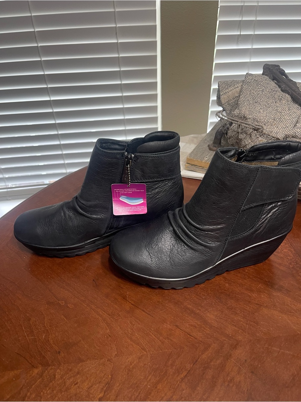 Parallel Fastened faux leather Wedge Ankle Boot Skechers